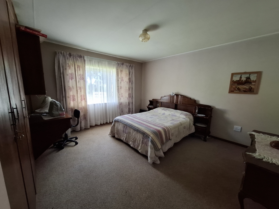 5 Bedroom Property for Sale in Upington Northern Cape